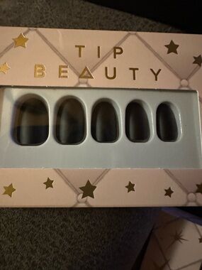 Matte Black Press-On Nails – Sleek Everyday Set